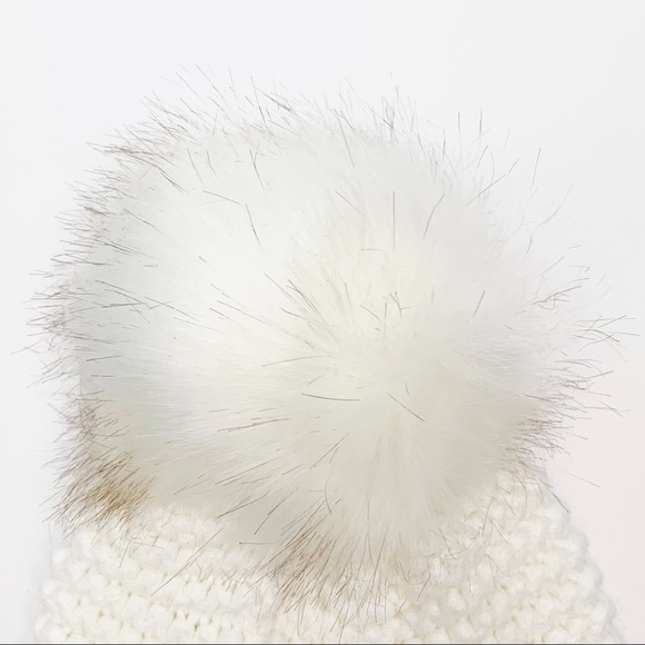 JUICY COUTURE Winter White Hat Faux Fur Pom Pom - Picture 5 of 6